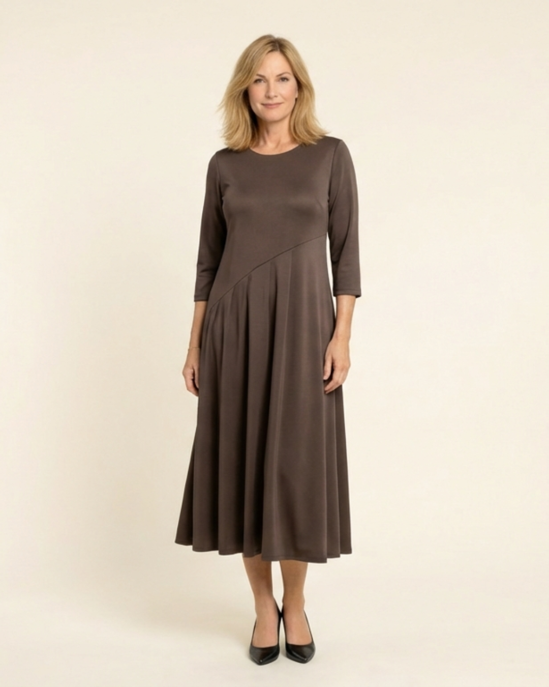 Mara - Casual dress with scoop neck