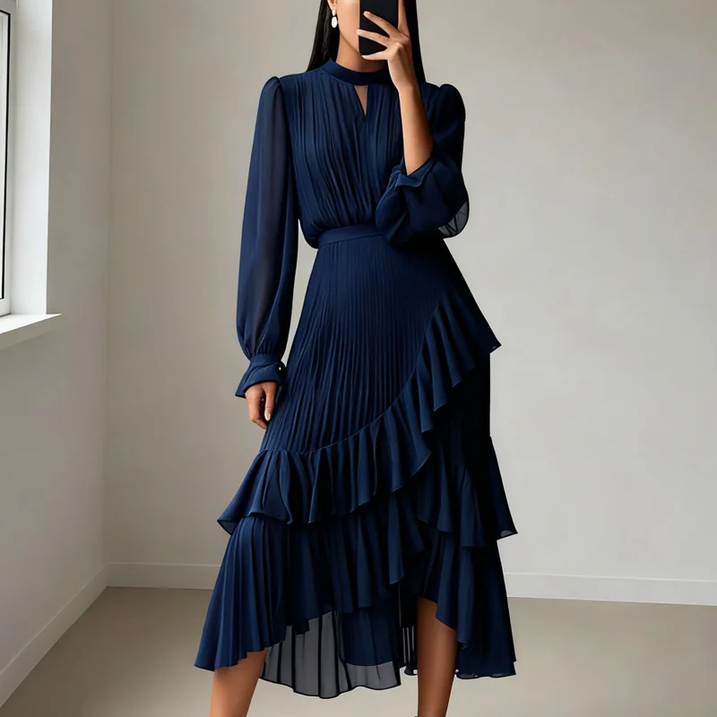 Noelia - Elegant dress with keyhole neckline and ruffles