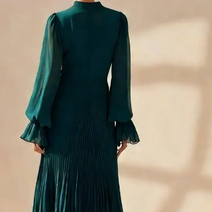 Noelia - Elegant dress with keyhole neckline and ruffles