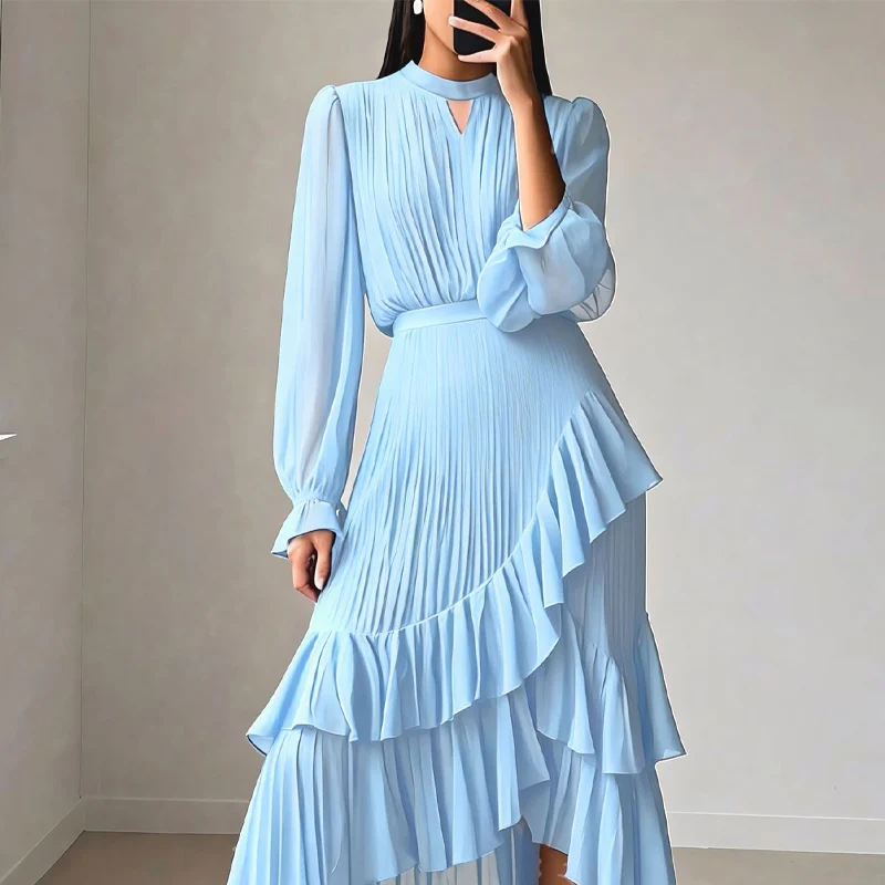 Noelia - Elegant dress with keyhole neckline and ruffles