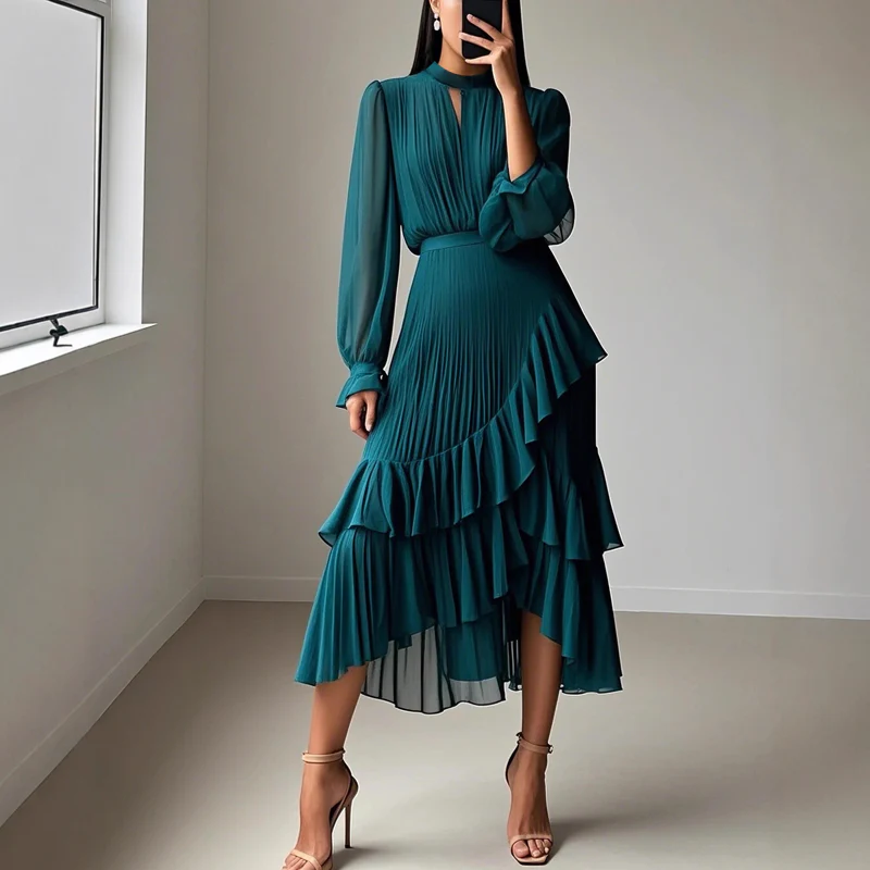 Noelia - Elegant dress with keyhole neckline and ruffles