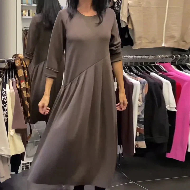 Mara - Casual dress with scoop neck