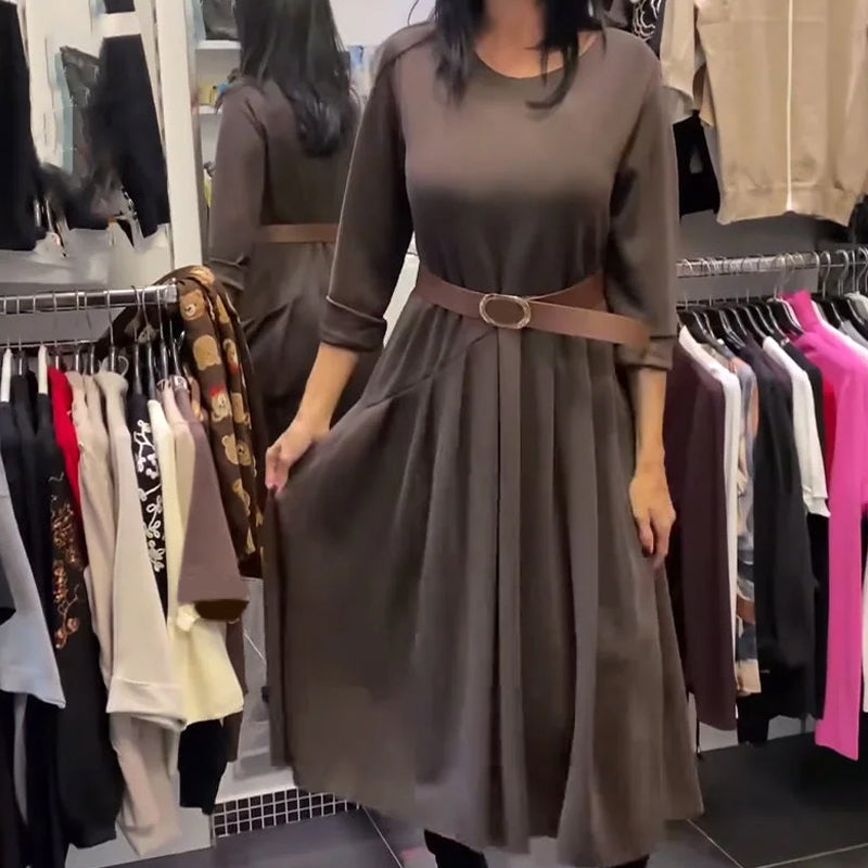 Mara - Casual dress with scoop neck