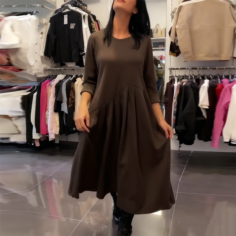 Mara - Casual dress with scoop neck