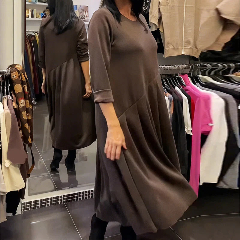 Mara - Casual dress with scoop neck