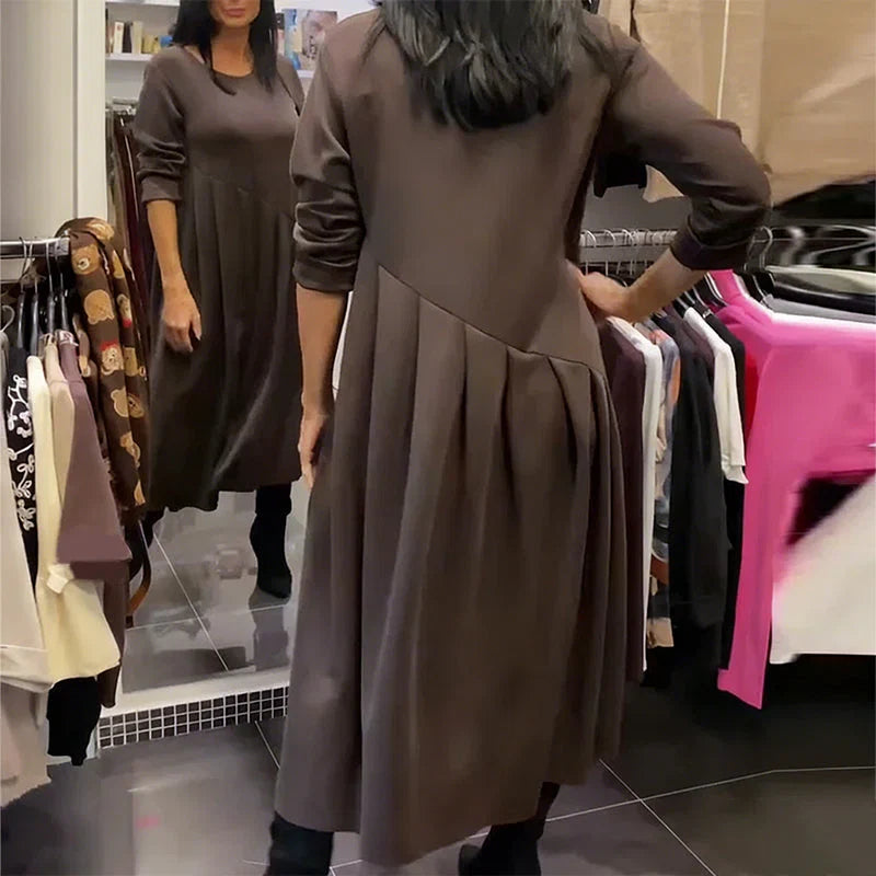 Mara - Casual dress with scoop neck